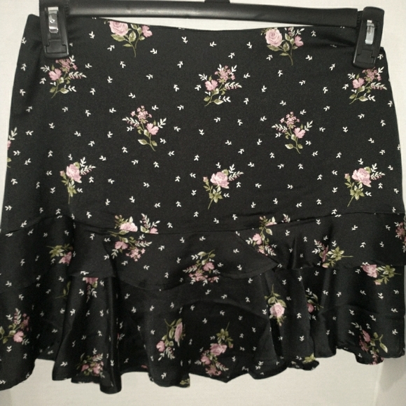 Forever 21 Dresses & Skirts - Forever 21 Black/Multi Mini Skirt